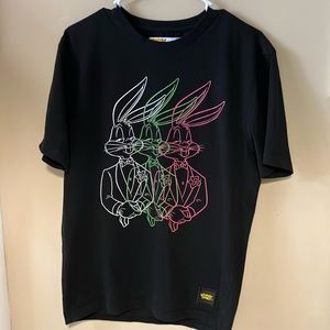 Looney Tunes. Black T-shirt with triple bugs bunny print in a tuxedo M